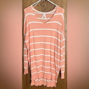 Dreamers by debut oversized sweater. Sz Small/M. Peach & white